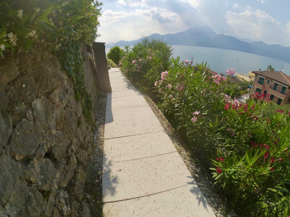 Residence La Mignon - Terrazza Torri Del Benaco Exterior photo